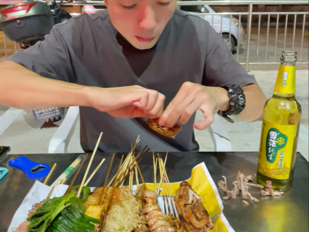 爱是可以装出来的 但一口六翅绝活是装不出来的😂