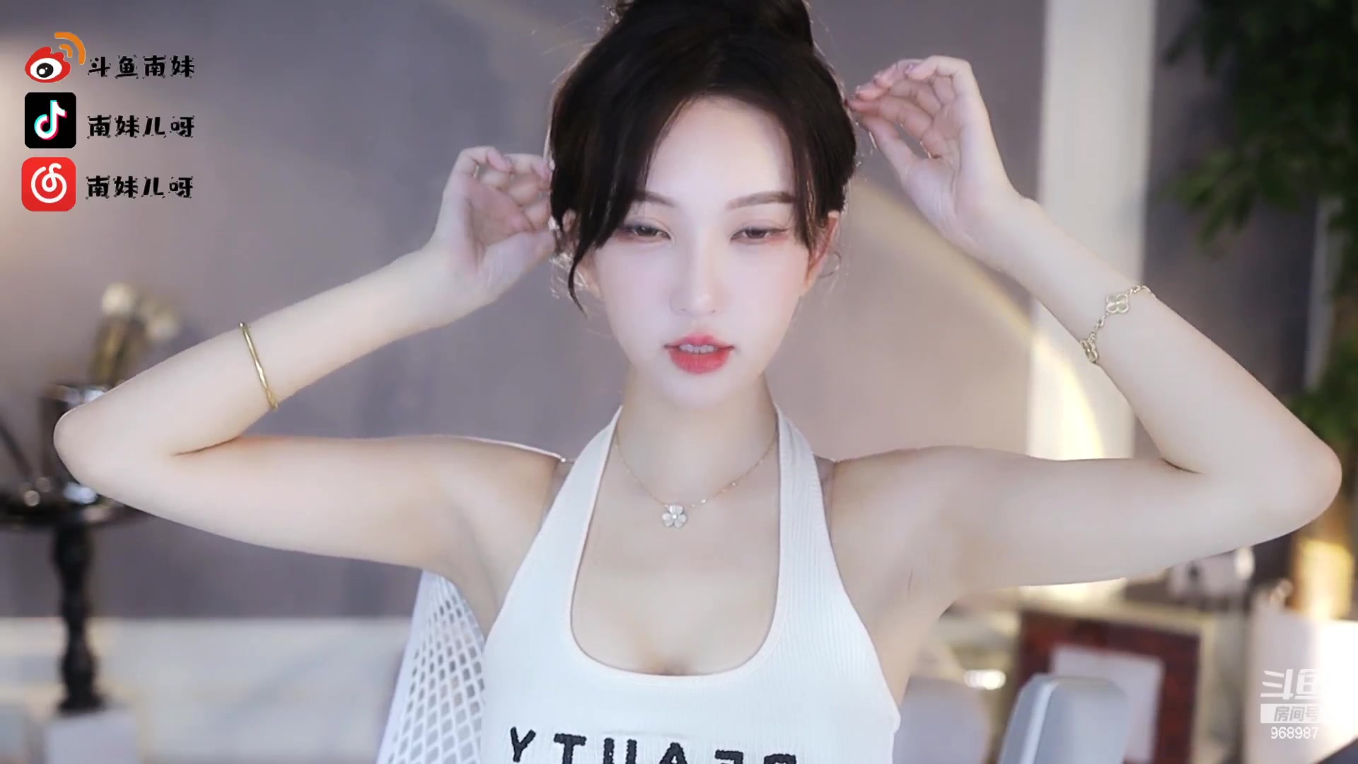 【斗鱼】南妹儿呀 2022-05-14 晚上 21-39 录播