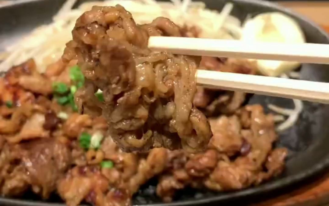 今天吃充满爱的烧肉定食很好吃哔哩哔哩bilibili