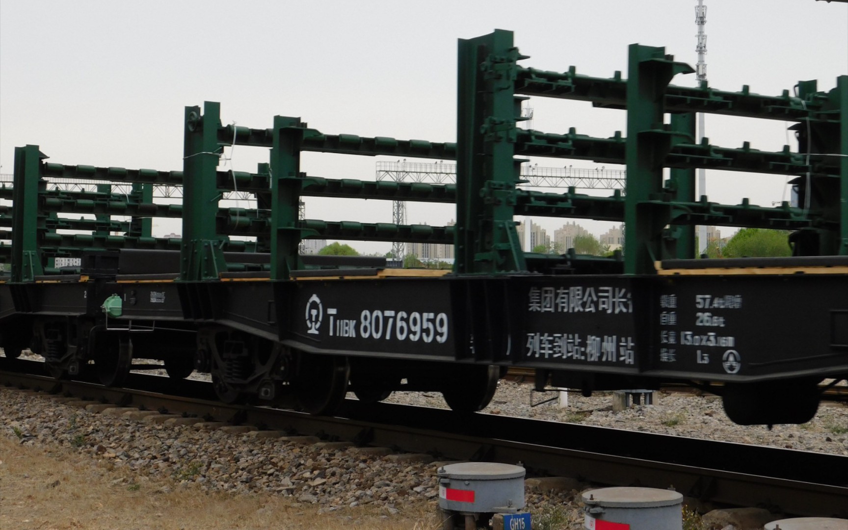 hxd3b0439牵引南宁局崭新的长钢轨运输车驶向南仓上发场