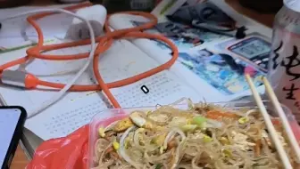 忙了一天了，才有时间吃点东西[微笑]人这辈子只有自私一回，才知道这世界上只有自己才是对自己最好