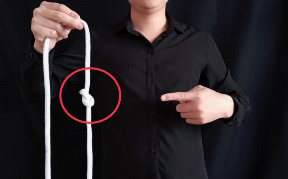魔术教学:一根打结的绳子,如何做到瞬间打开的