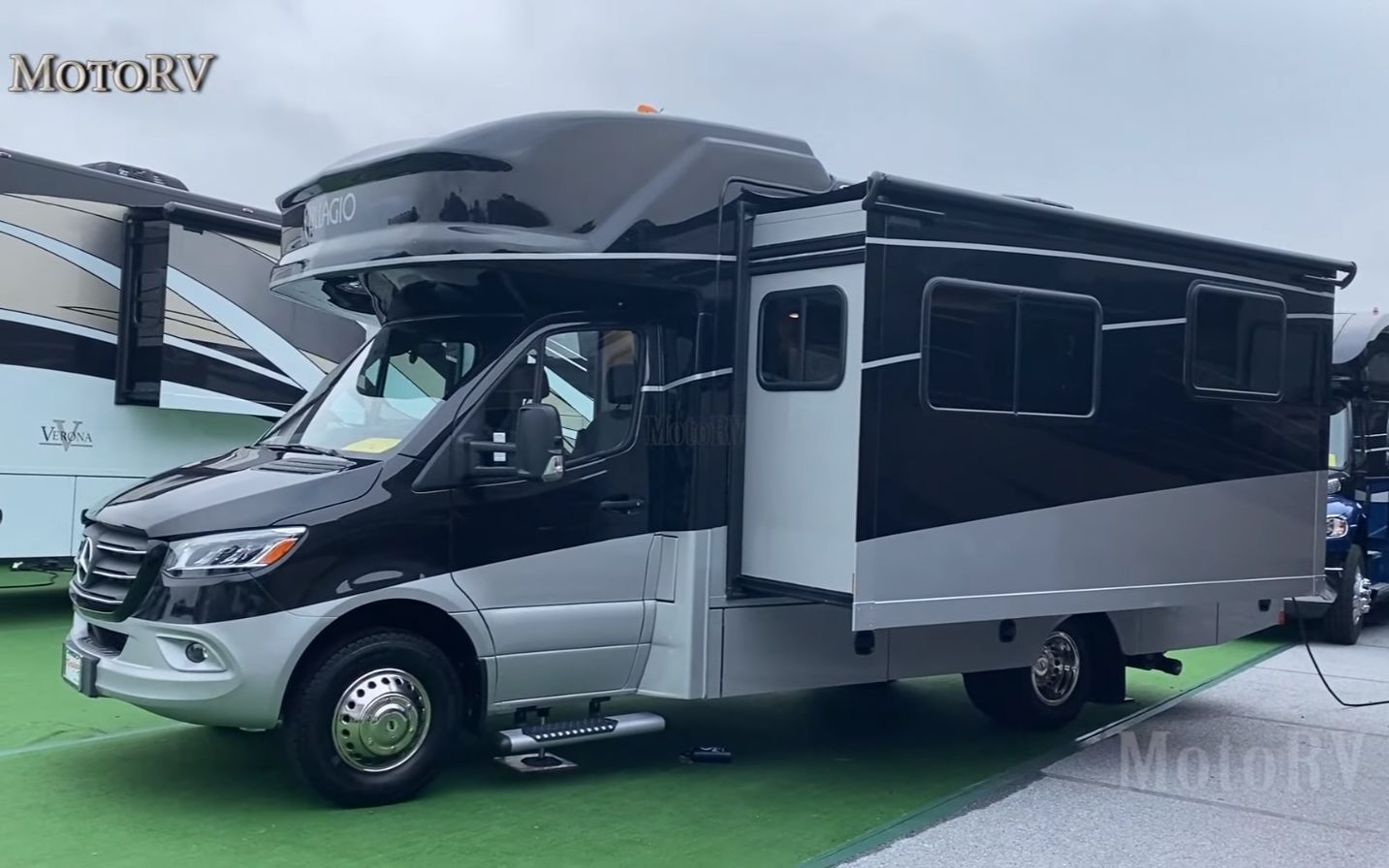 美式奔驰超c级拓展房车2022renegadevillagio25rmc