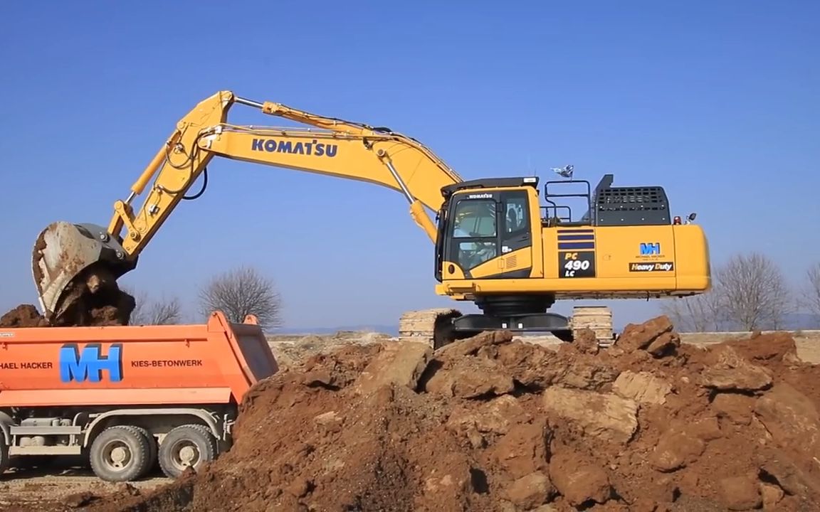 Komatsu PC490LC小松挖掘机装车视频实录 小松 挖掘机哔哩哔哩bilibili