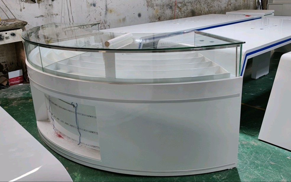 弧形玻璃展示柜