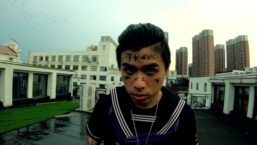 法老终于穿上jks这是我见过最硬核的女装