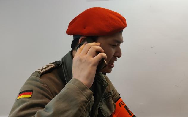 得知下属投诚华约后怒不可遏的西德宪兵(张泰玩名场面