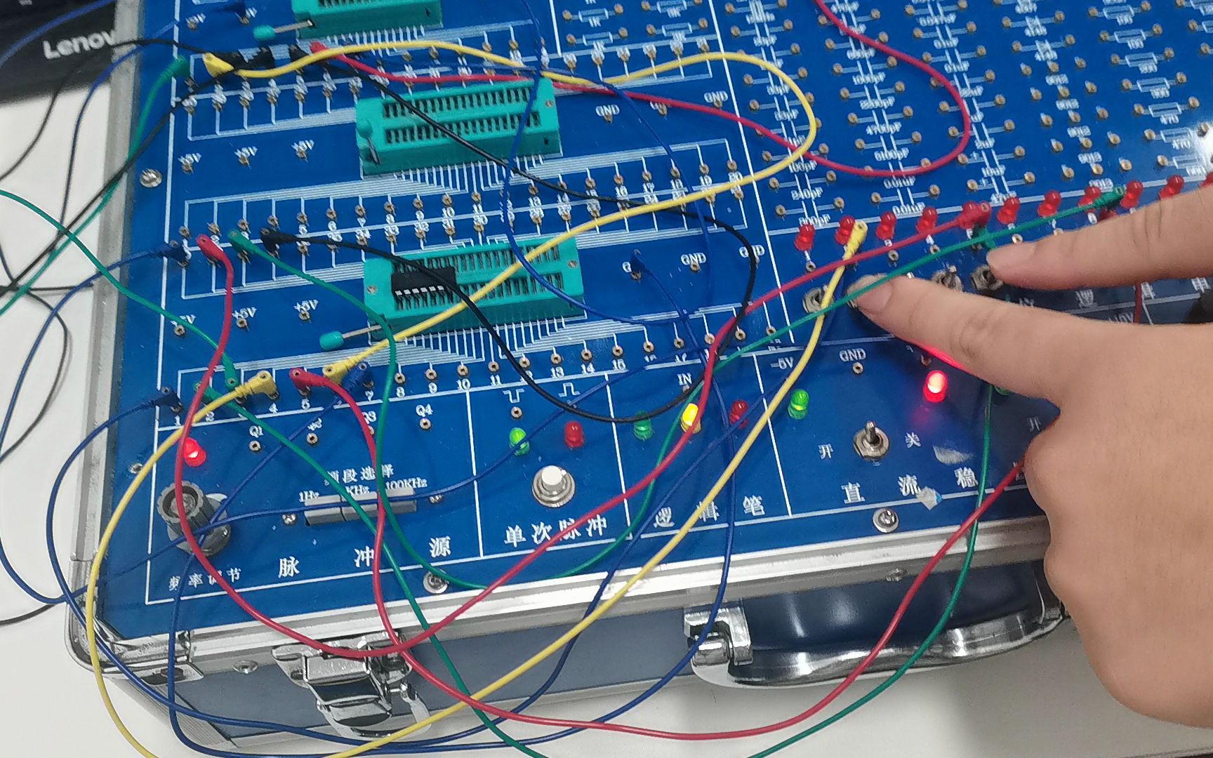 三人投票器 - 副本