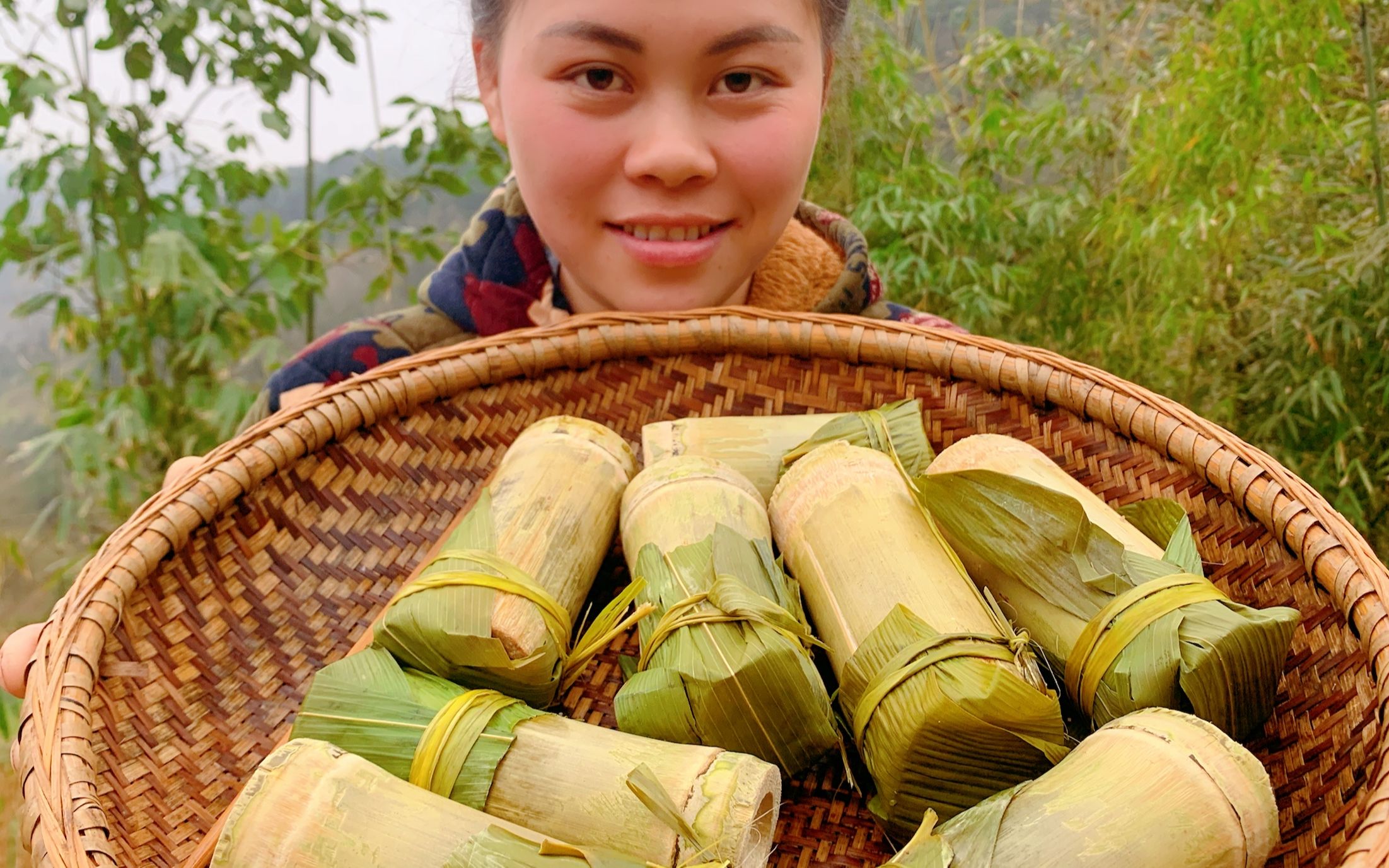 [图]欧妹用苦竹做一道传统竹筒饭，出锅喷香细品慢嚼，越吃越想吃