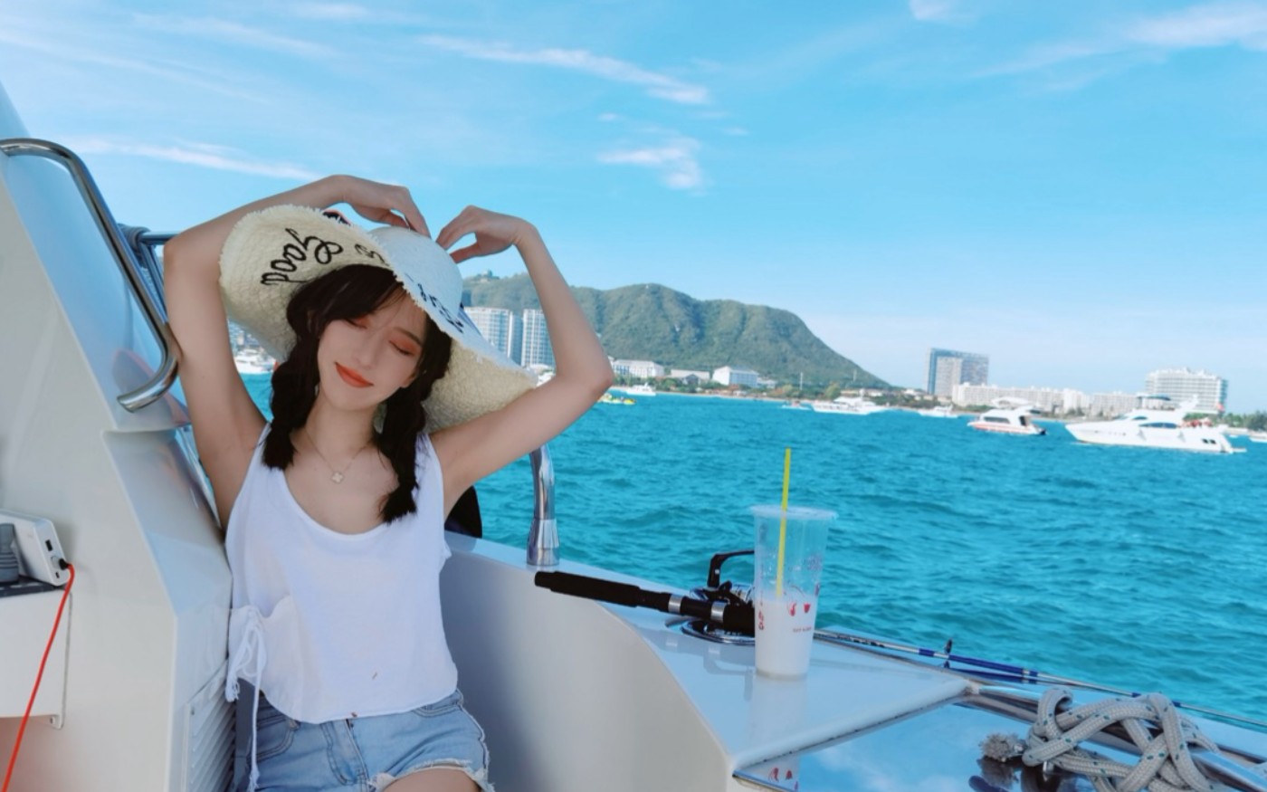 害怕呆妹性感制服开火车