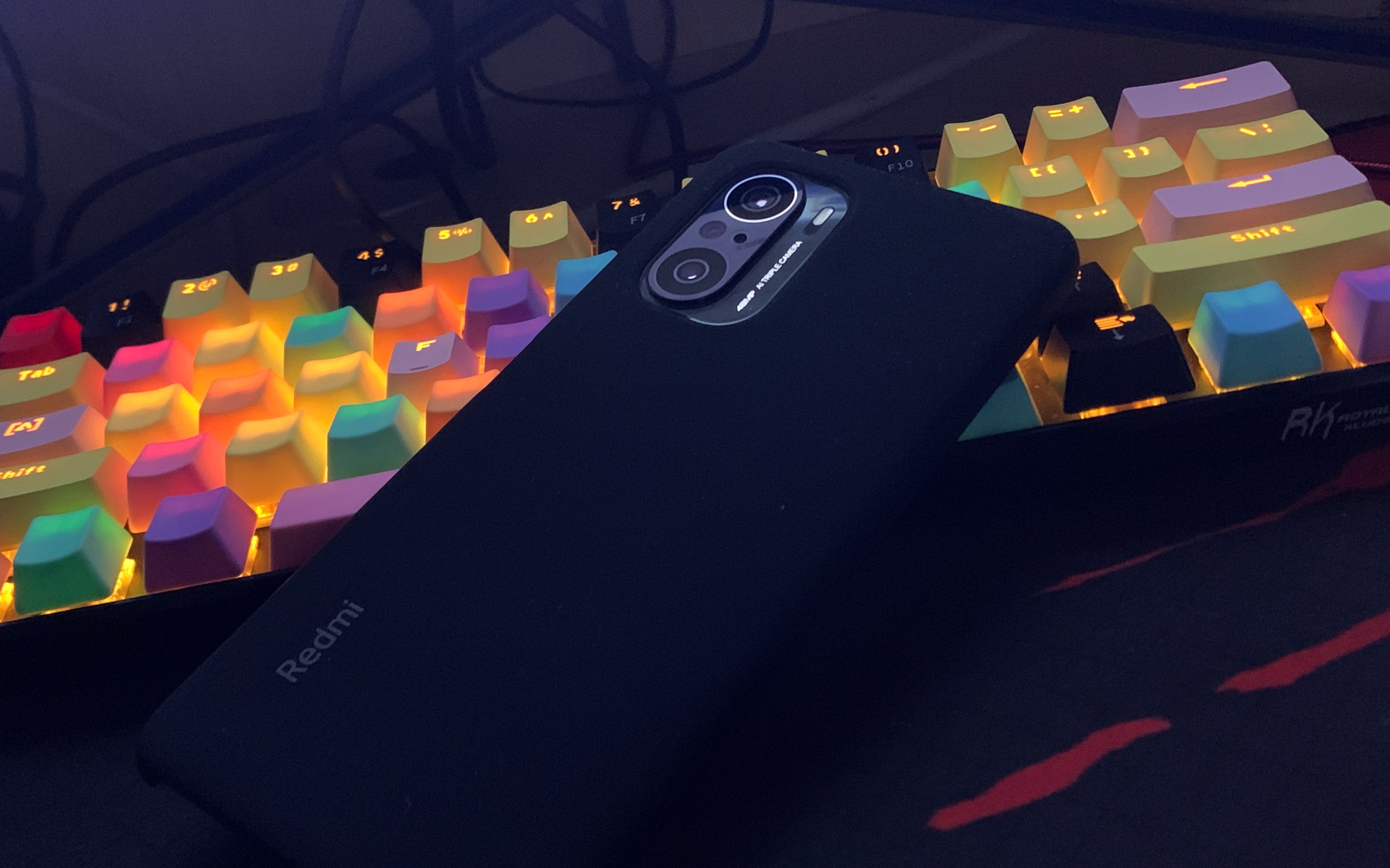 红米k40亮黑版开箱视频跑分625w开发内测版等包中