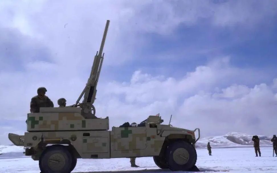 火力凶猛!实拍解放军速射迫击炮5500米高原直瞄曲射快打快撤