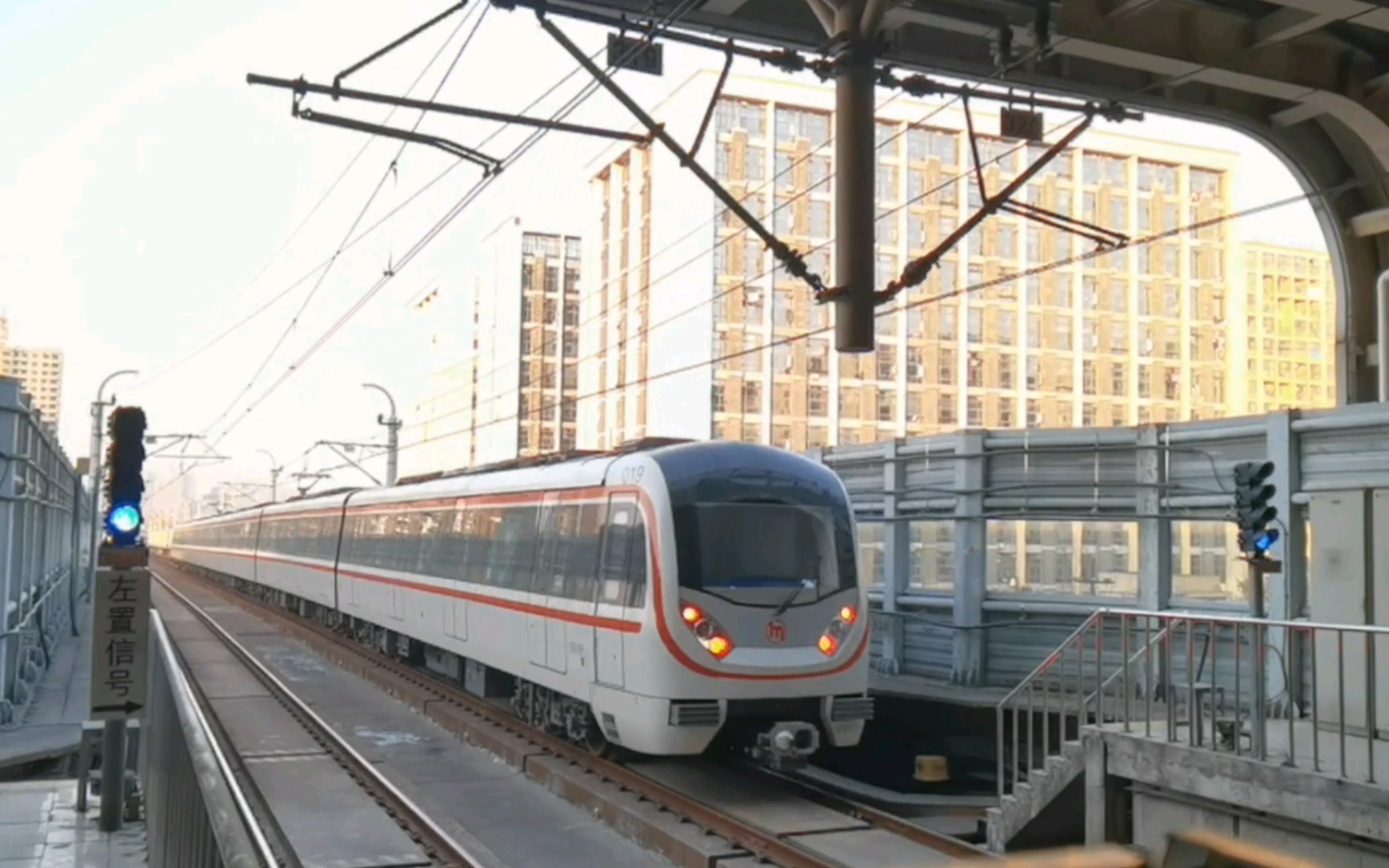 杭州地铁9号线 09019号车 龙安方向 翁梅站 出站