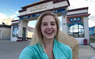 Скачать видео: 美国甜美女生游珠穆朗玛峰，看到最壮丽的星空！油管网友没啥评论