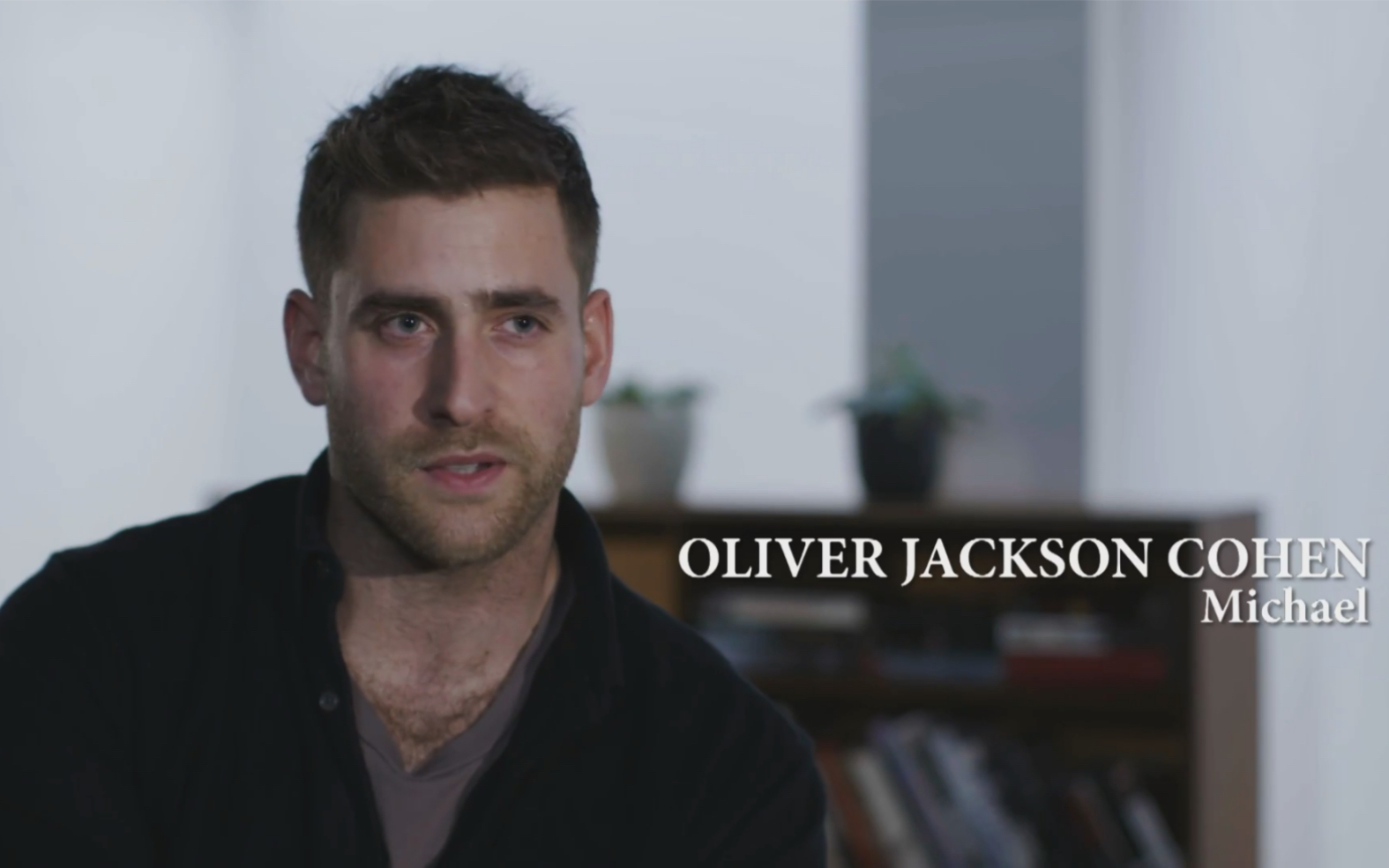 [图]【橘衫男子】Oliver Jackson-Cohen和其他主创接受Masterpiece采访