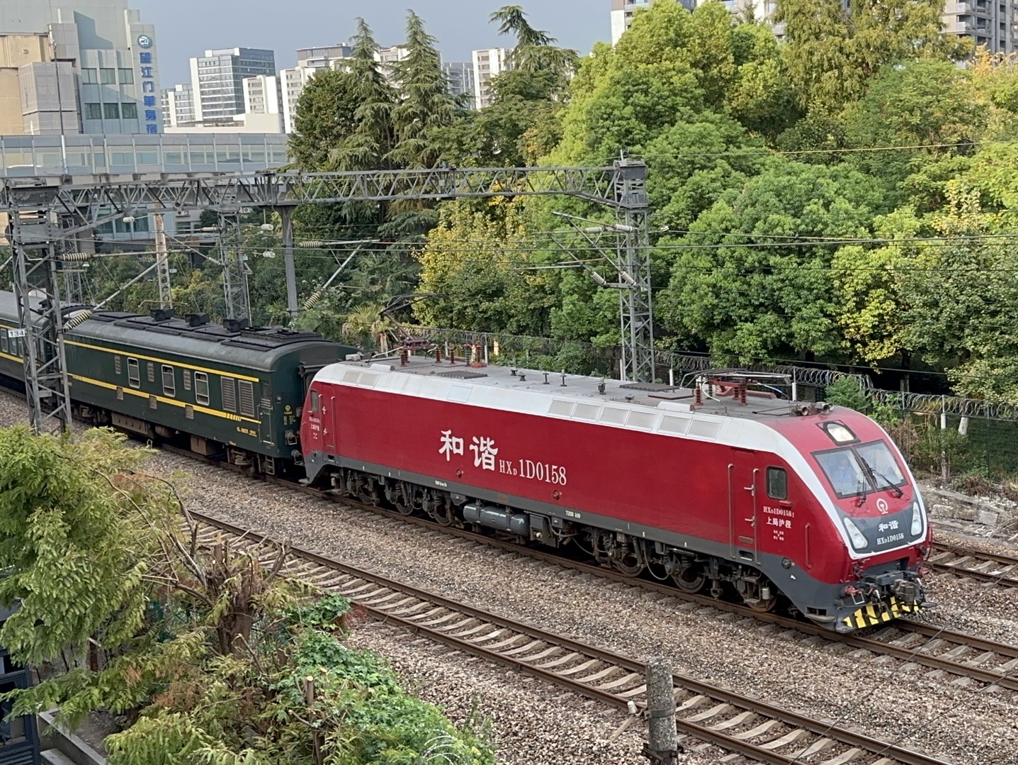 【中国铁路】上海南改造限定t81次(杭州~南宁)通过云雀苑