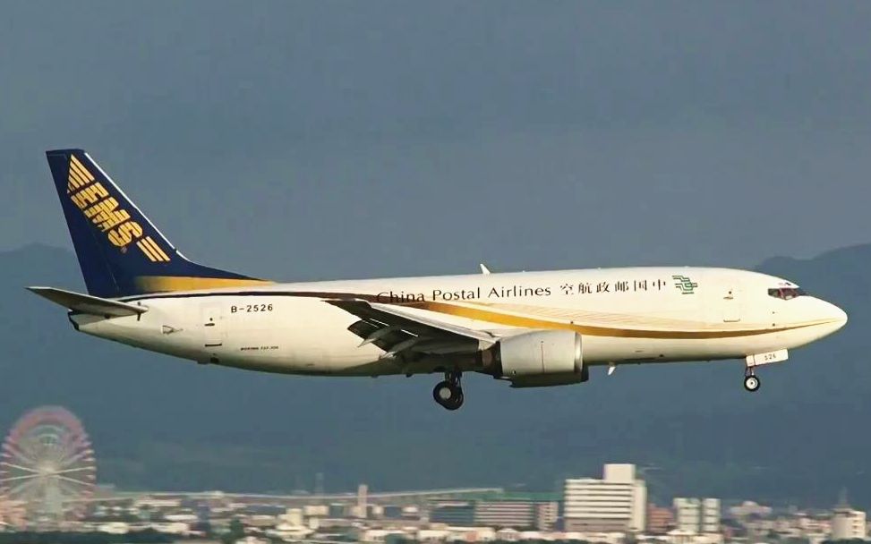 中国邮政航空波音737-300f (b-2526)大阪关西国际机场起降_哔哩哔哩