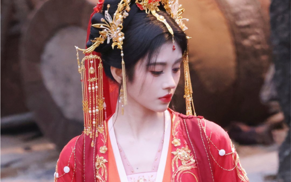 【鞠婧祎】"两人就此决裂"千香姜黎非婚服路透