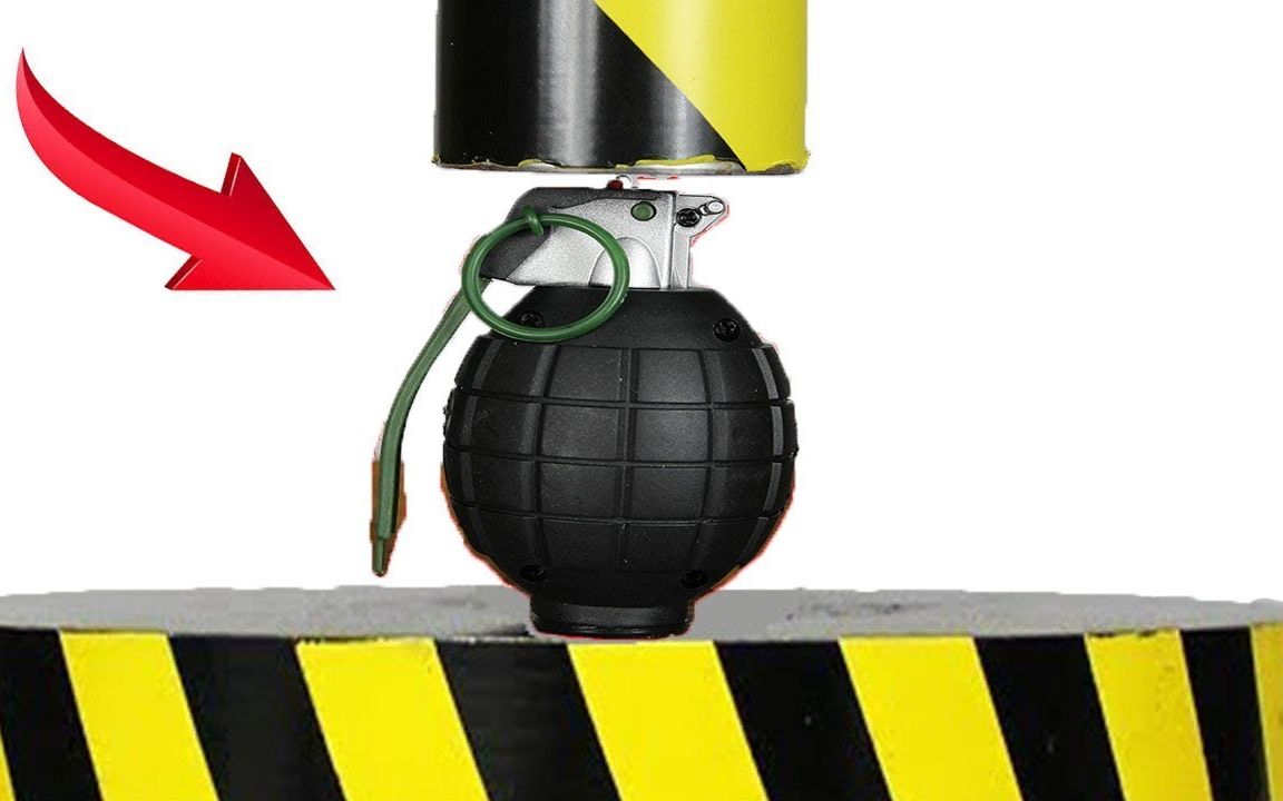 用疯狂液压机碾碎玩具手雷【thecrusher】