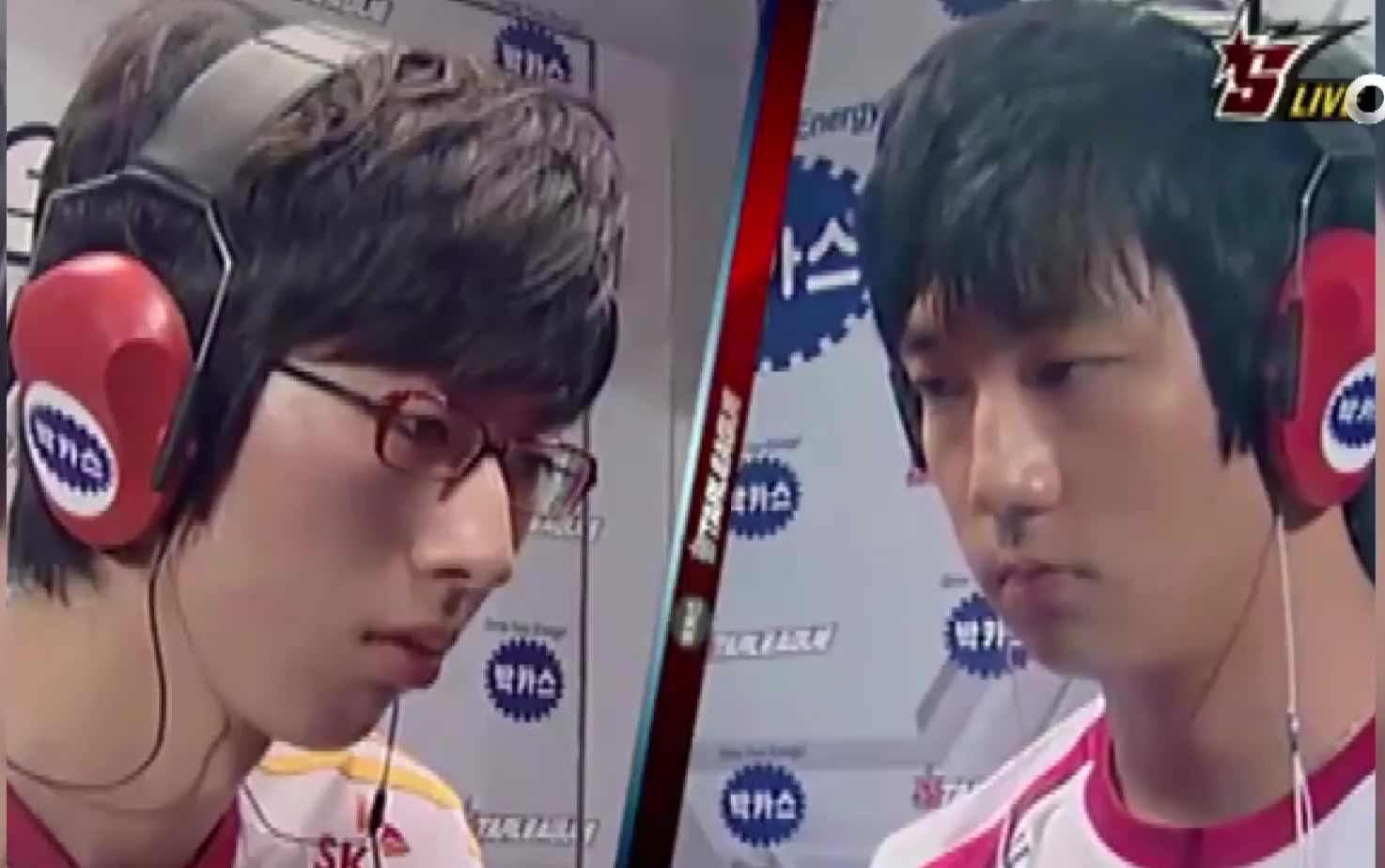 [图]【星际争霸重制版】 [OGN]暴君的无解进攻! Jaedong(Z) vs Fantasy(T) 2009年Bacchus OSL半决赛第二场