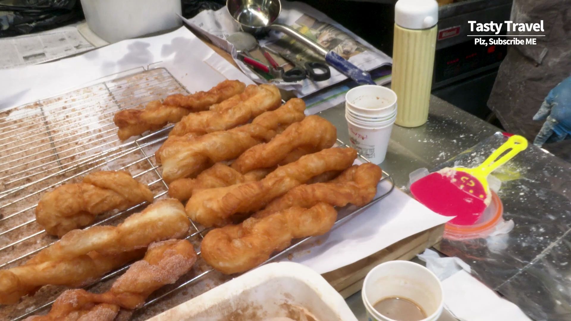 【韩国街头美食】炸油条,你要甜的还是咸的?