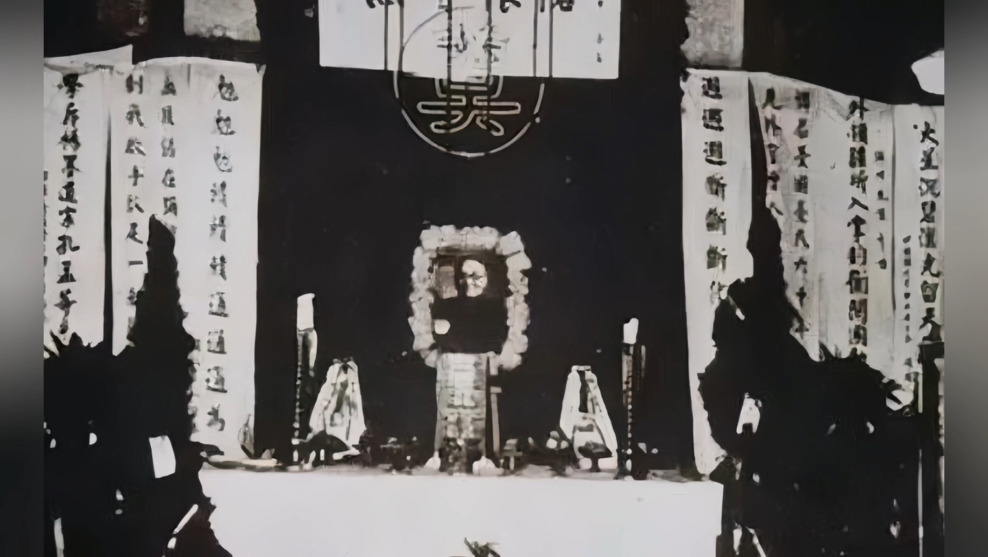 1960年,阎锡山客死台湾,葬礼只有一子参加,穿孝服弯腰回礼哔哩哔哩bilibili