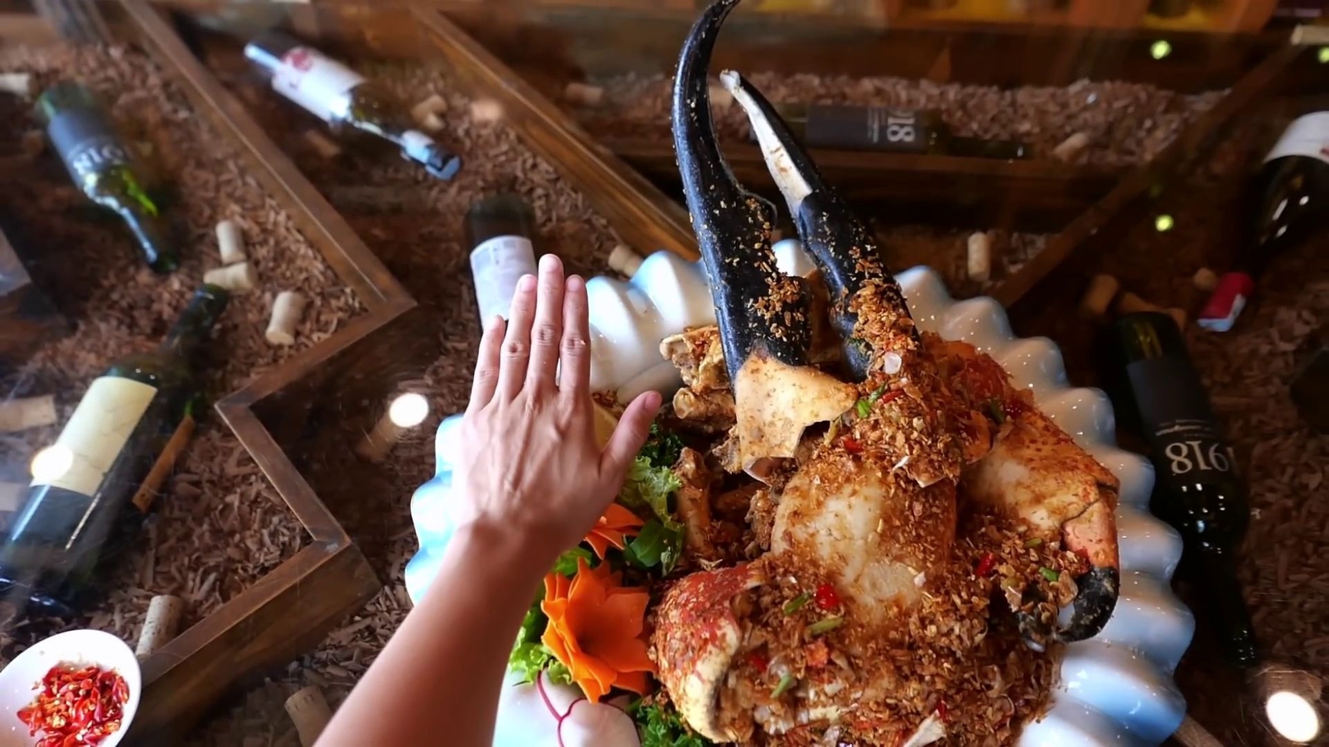 第六集:巨型塔斯马尼亚帝王蟹 越南美食