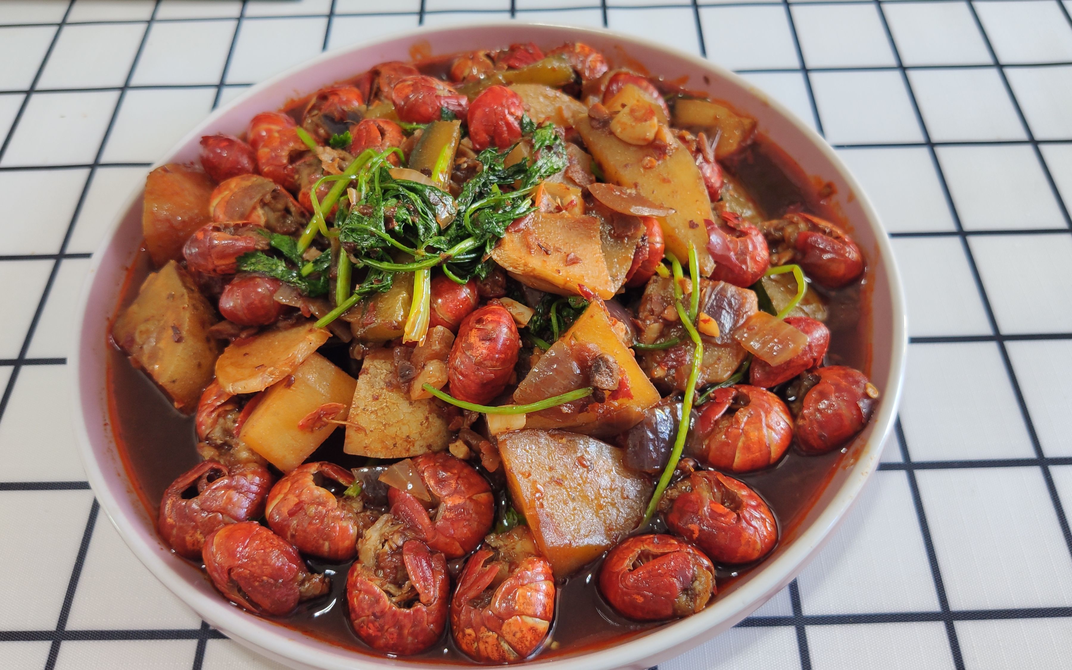 传说中夜宵届第一?家常简单版麻辣小龙虾,厨房小白10分钟搞定