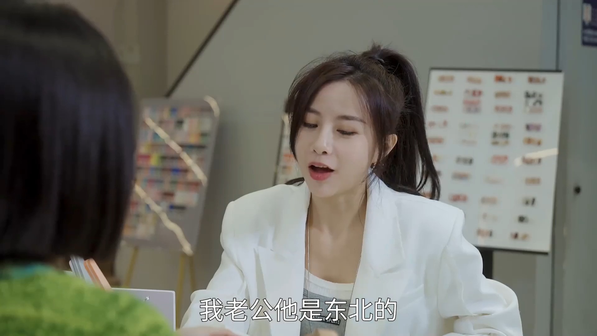 猪小明到厕所表白女神:你的蹲姿真优雅,居然还成功了,真是秀儿