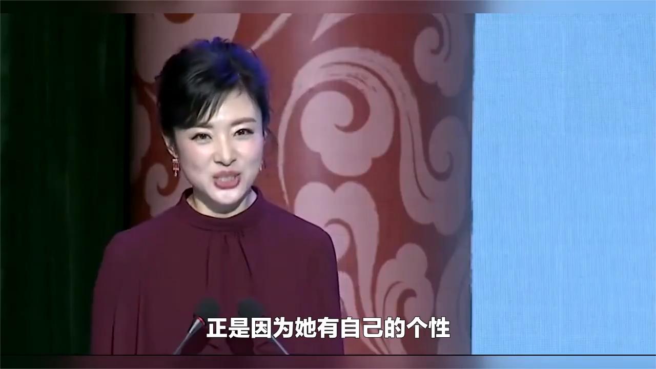 55岁的女主持人周涛,离开央视6年事业有成,皮肤白皙笑容甜美