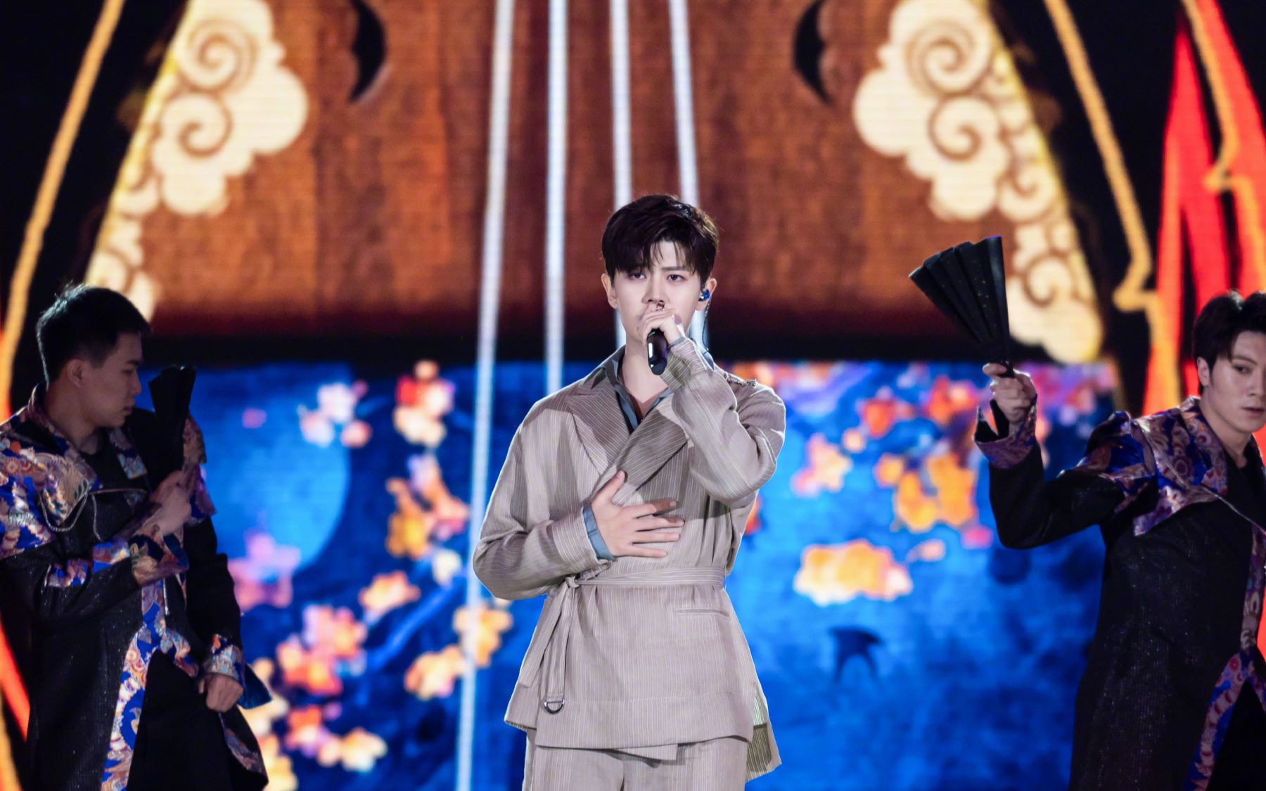 任嘉伦琵琶行左右耳双声道带上耳机感受听觉盛宴