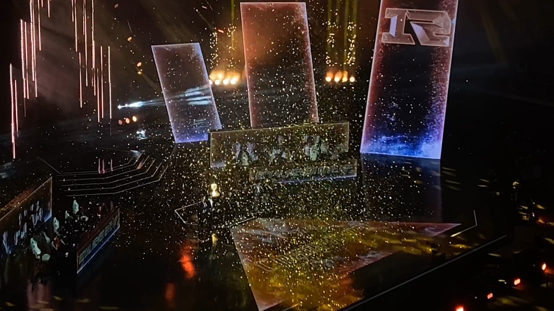 rng夺冠我在武汉看一场金色的雨