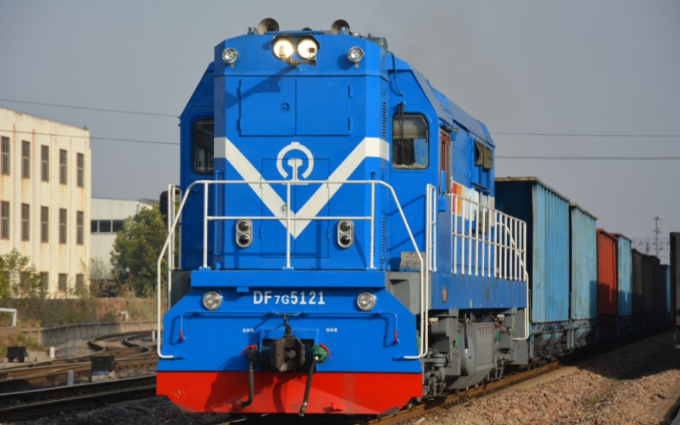 【平煤铁路】新涂装df7g-5121牵引空车大列申西站发车前往六矿