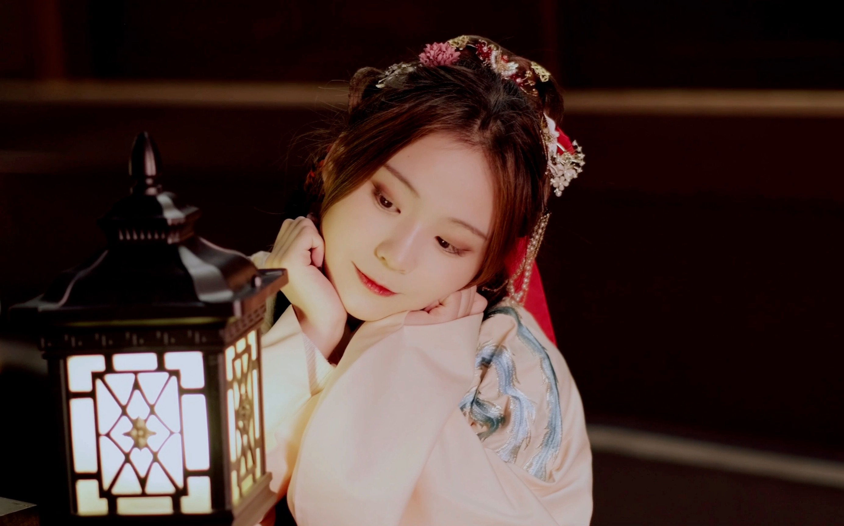 【桃之】变成国风少女的第一天-逛灯会_哔哩哔哩_bilibili