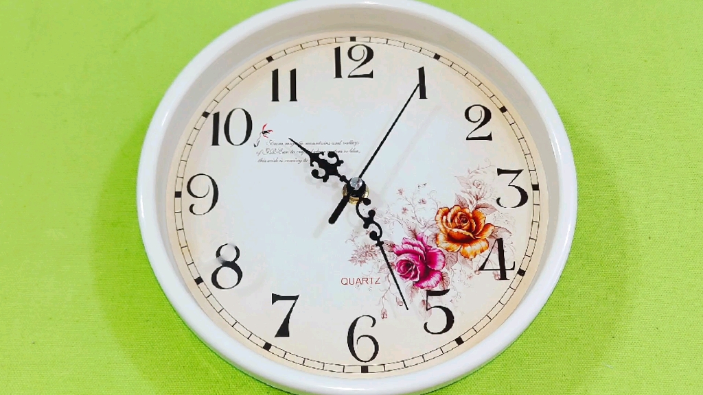 钟表突然不走了什么原因?很简单,原来用一个手机充电器就能修好