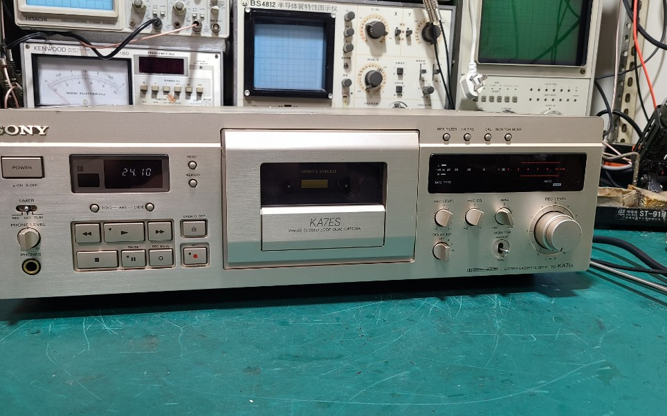 索尼ka7es卡座维修打理完毕可以下班了修了一天多累的腰酸背痛的