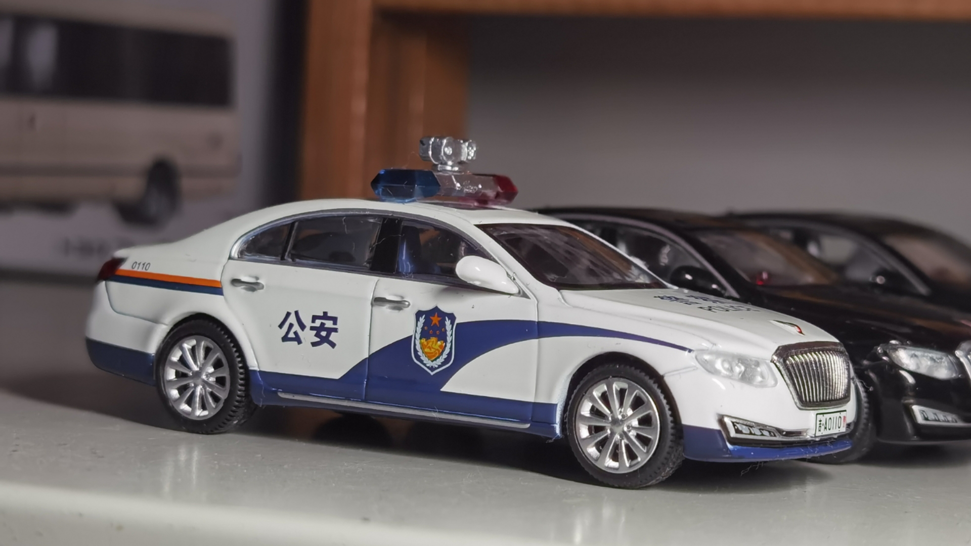 小车分享128〗拓意 红旗h7 警车