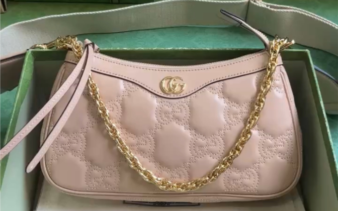 分享一下高仿古驰包包matelassé皮革手袋um8hg 1046系列链条包肉粉色