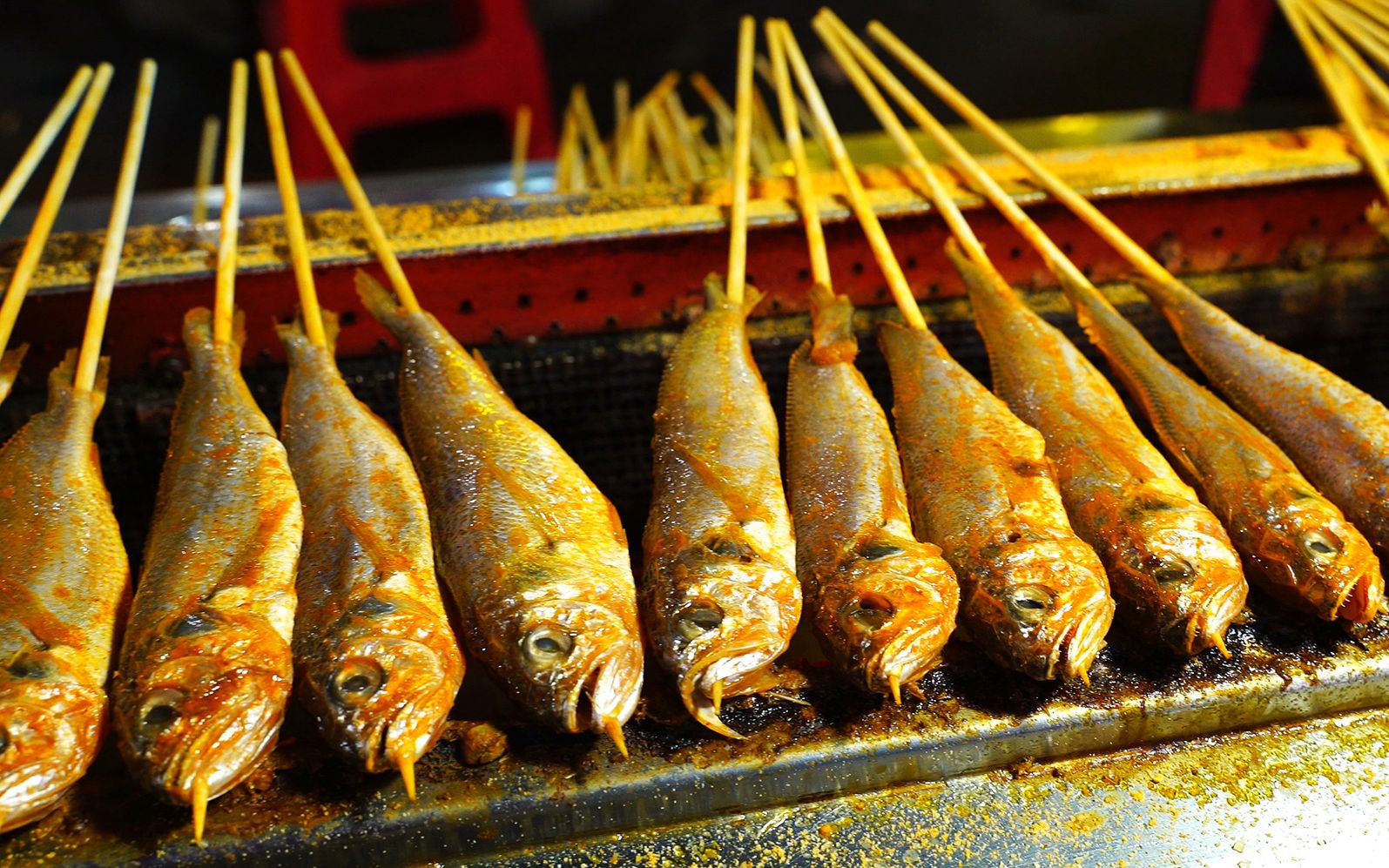 武漢吉慶街最火街頭美食║烤小黃魚│烤蝦│墨魚║向氏小黃魚