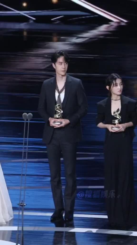 恭喜#王一博 和妹妹#张子枫 获得受关注演员～#王宝强 导演获奖感言好