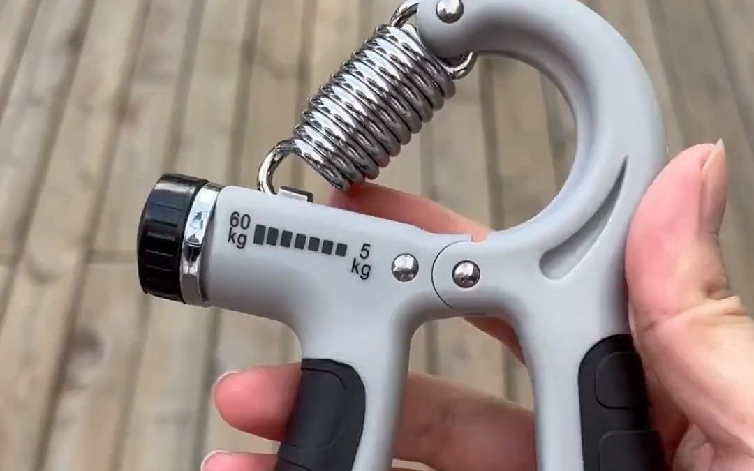 这个5kg-60kg可调节的计数握力器,调到60kg你能捏几个?