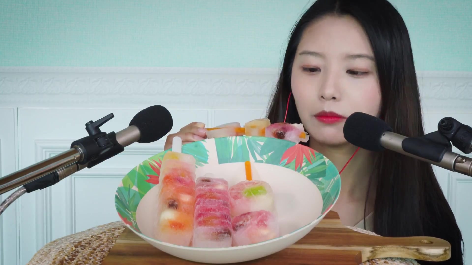 【耳机吃播】苹果果冻冰块! 脆脆的呢w~戴耳机听更好吃!