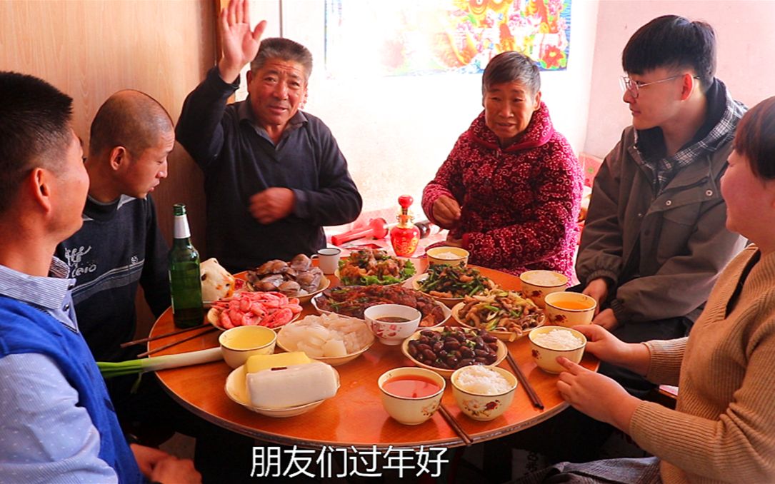 活动  过新年贴春联,农村小遥全家给您拜年啦,大年三十吃的啥?