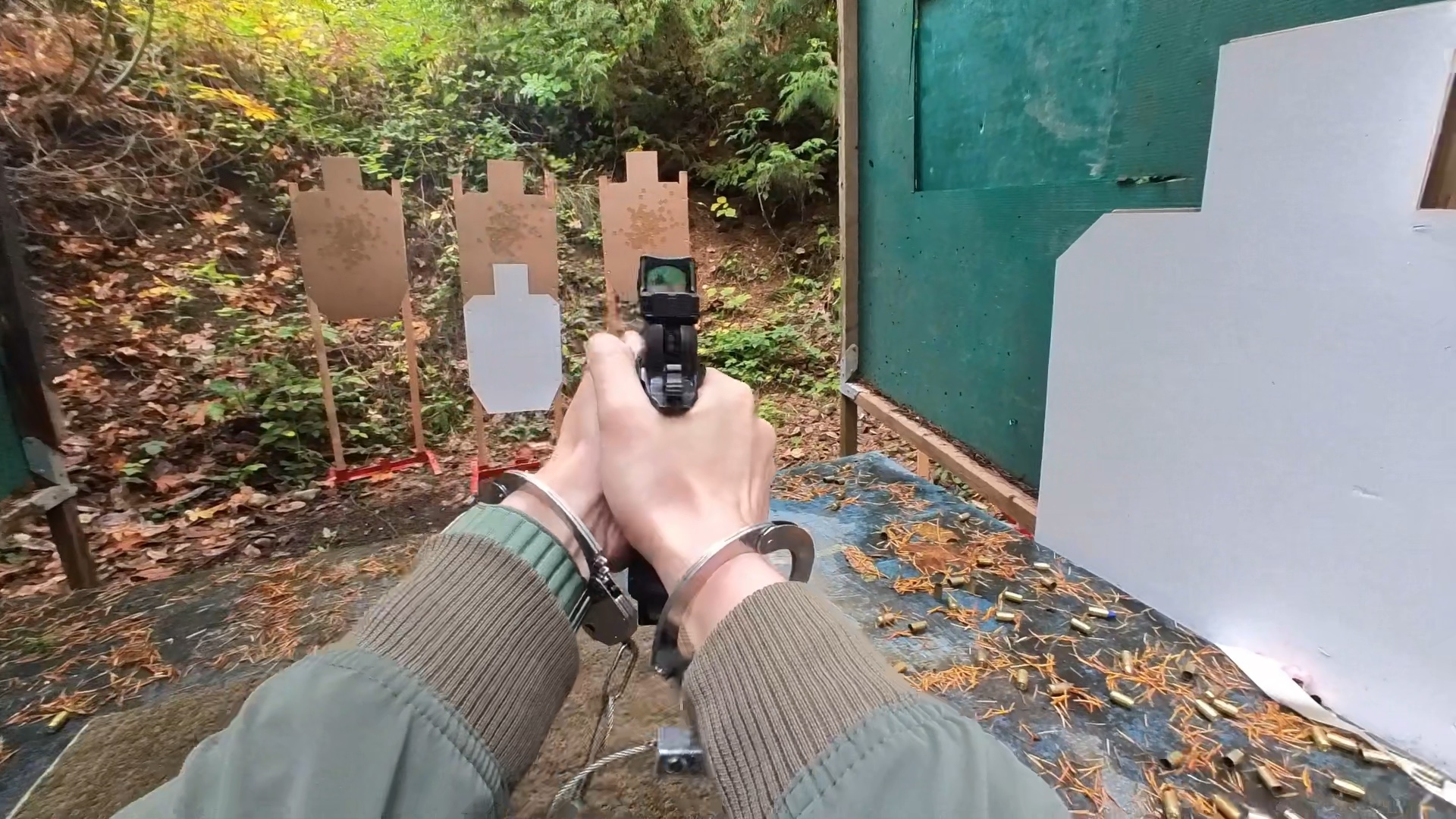 带手铐的经验丰富,倒是感觉缺了点啥0404 99还是9115?