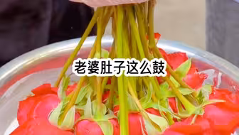 老婆肚子这么鼓，怀了不少吧