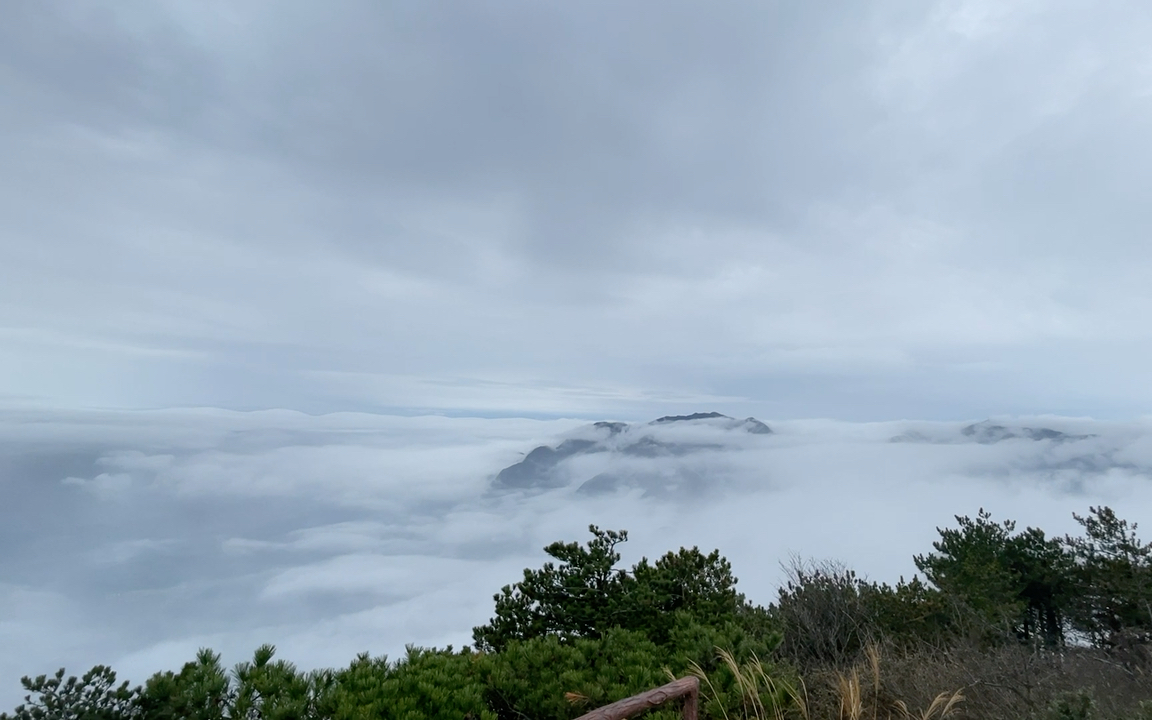 庐山云海:雾锁山头,仙境再现