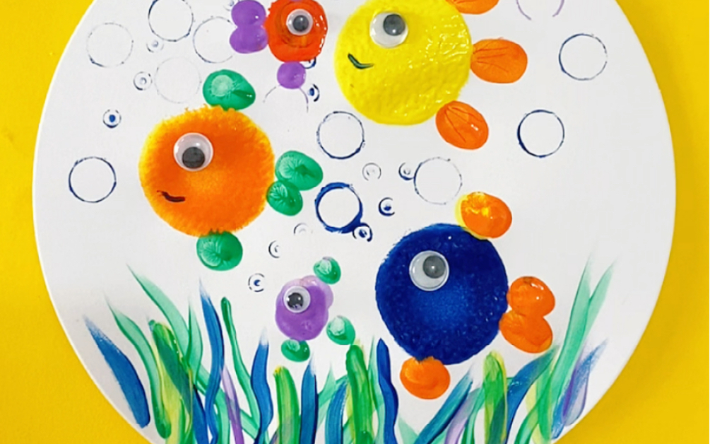 儿童水粉画《自由自在的小鱼儿》