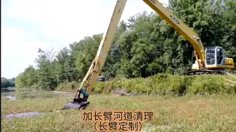 下载视频: 加长臂挖掘机河道清理，河道清淤，挖掘机加长臂