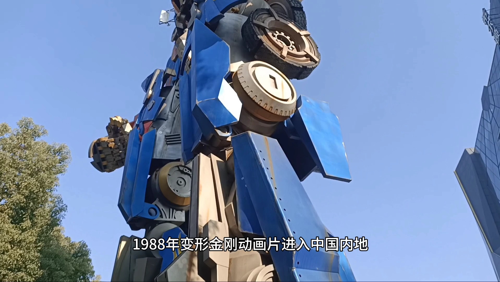 坐武汉地铁11号线去看变形金刚擎天柱