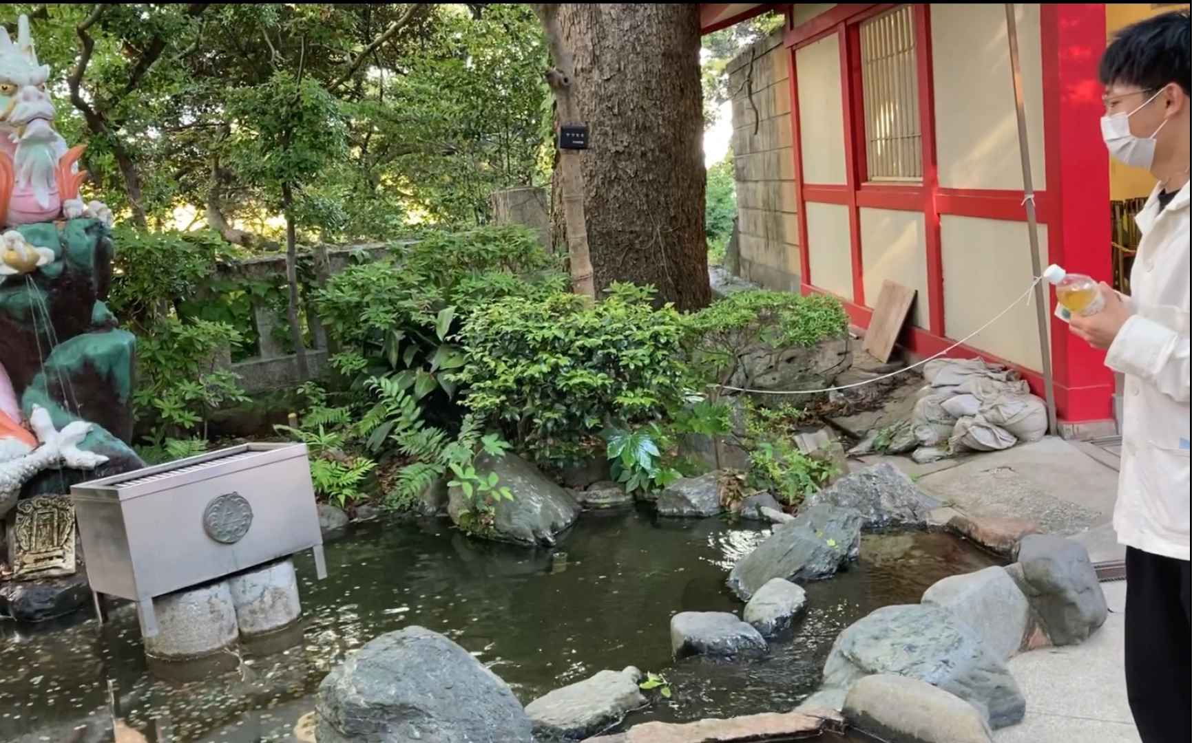 日本神社投钱祈福,这难度SSS级别,你们能投中吗哔哩哔哩bilibili